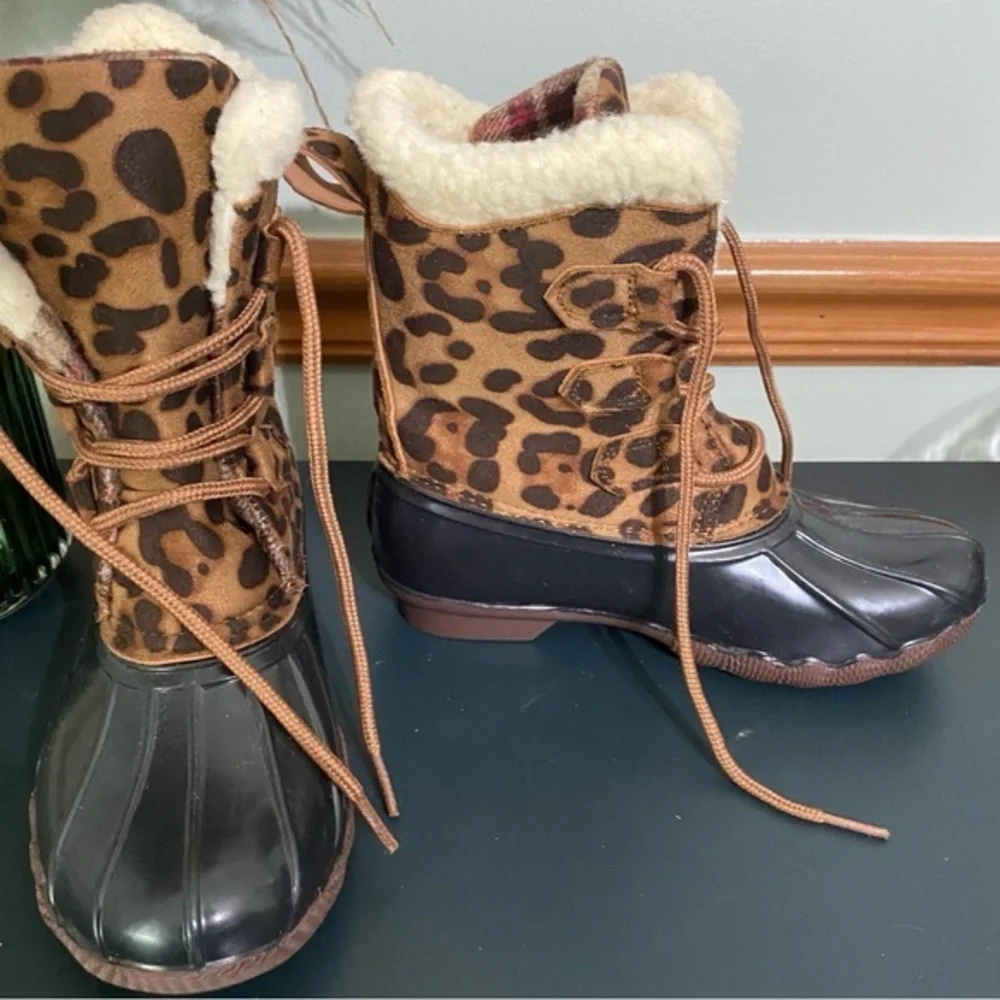 Jessica‎ Carlyle Duck Boots Big Girl Size 2 Color Black  Leopard Print￼